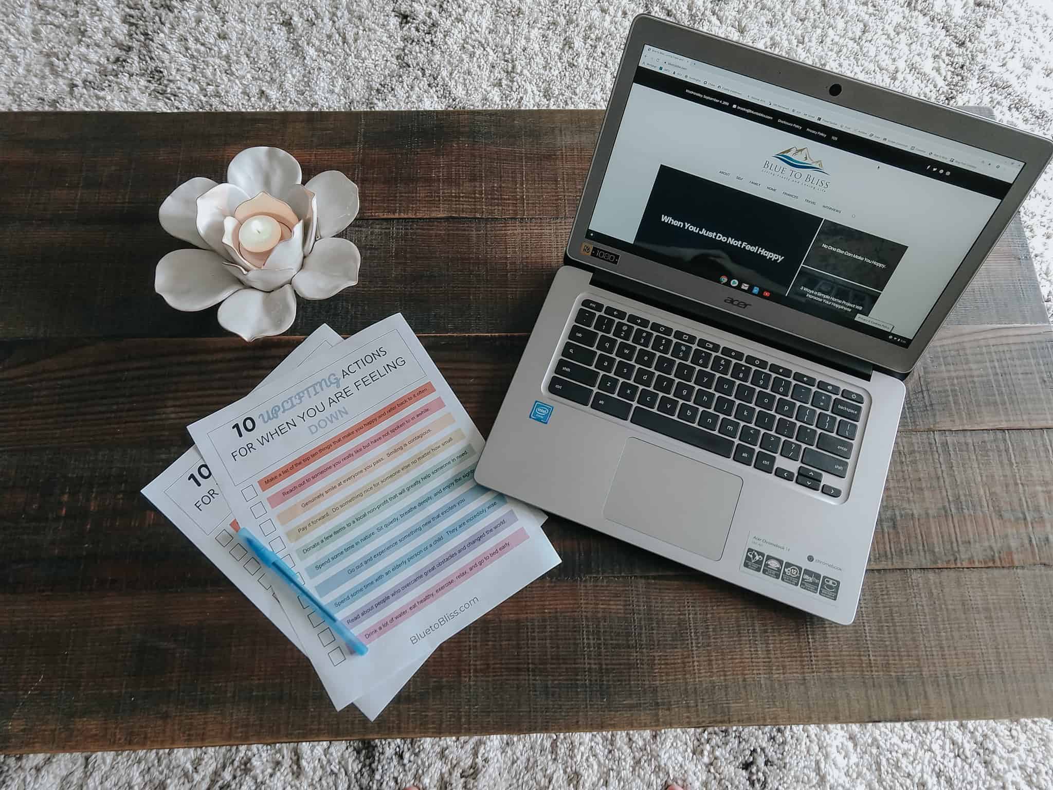Laptop and checklists for lifestyle blog Blue to Bliss